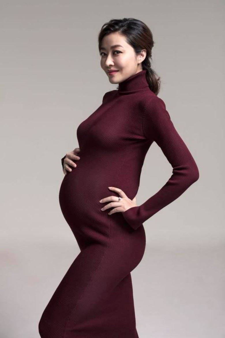 ［多图］熊黛林拍怀孕写真！大腹便便 四肢仍超纤瘦