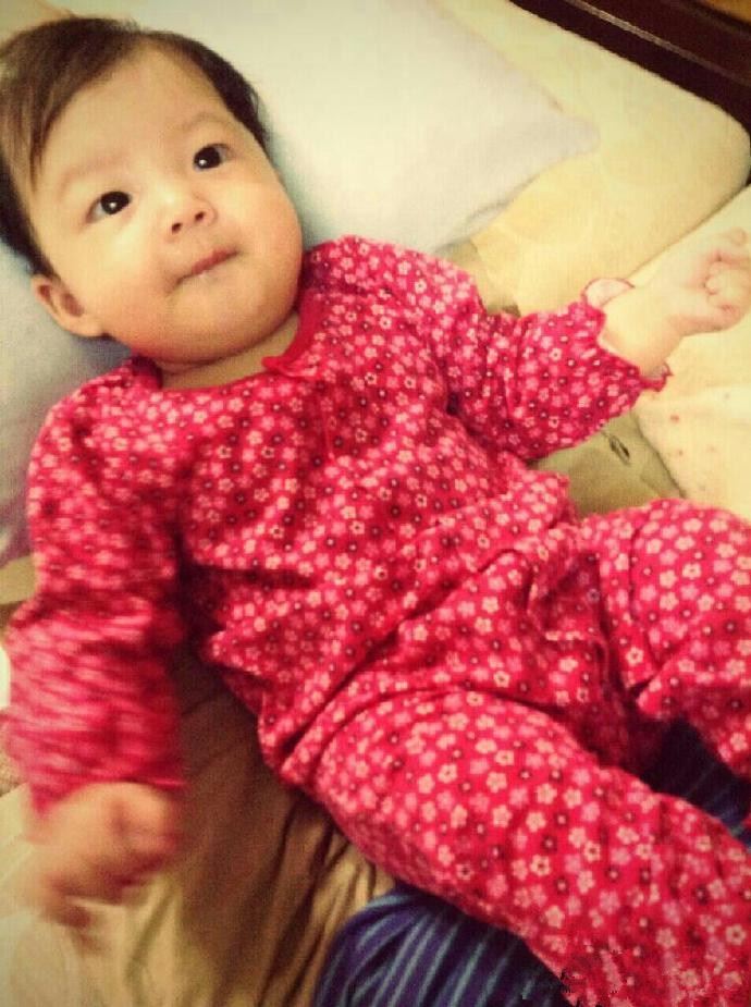 小泡芙婴儿时期照片曝光！从小就爱笑超萌超可爱