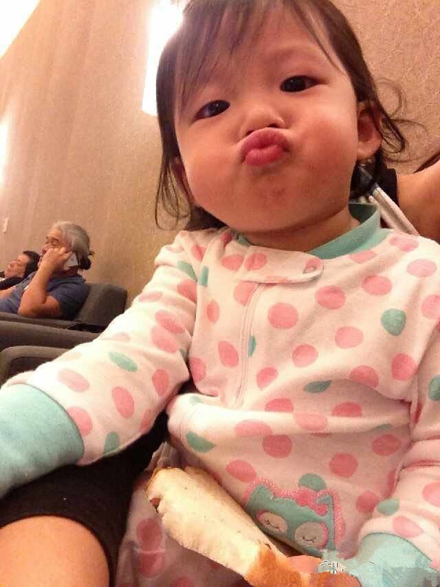 小泡芙婴儿时期照片曝光！从小就爱笑超萌超可爱