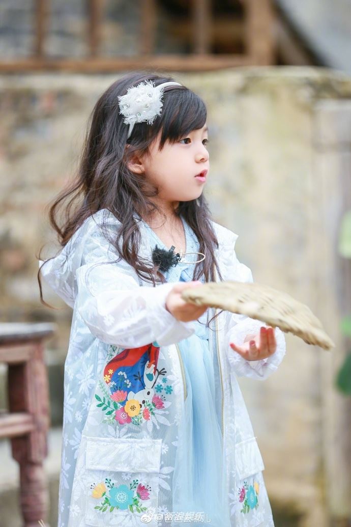 小泡芙婴儿时期照片曝光！从小就爱笑超萌超可爱