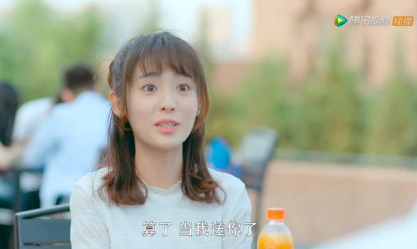 《小时光》首播笑坏观众！男主拿错女主「卫生棉」糗大　