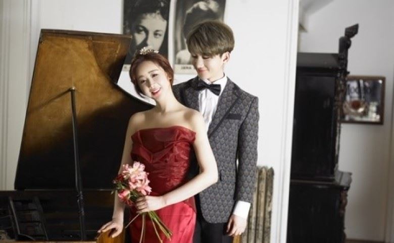 母子恋修成正果！41岁咸素媛与23岁老公晒婚照晒幸福