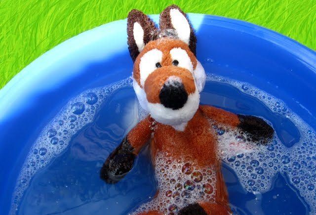 厉害夹娃娃也要会照顾！是时候清洗床上的娃娃了！