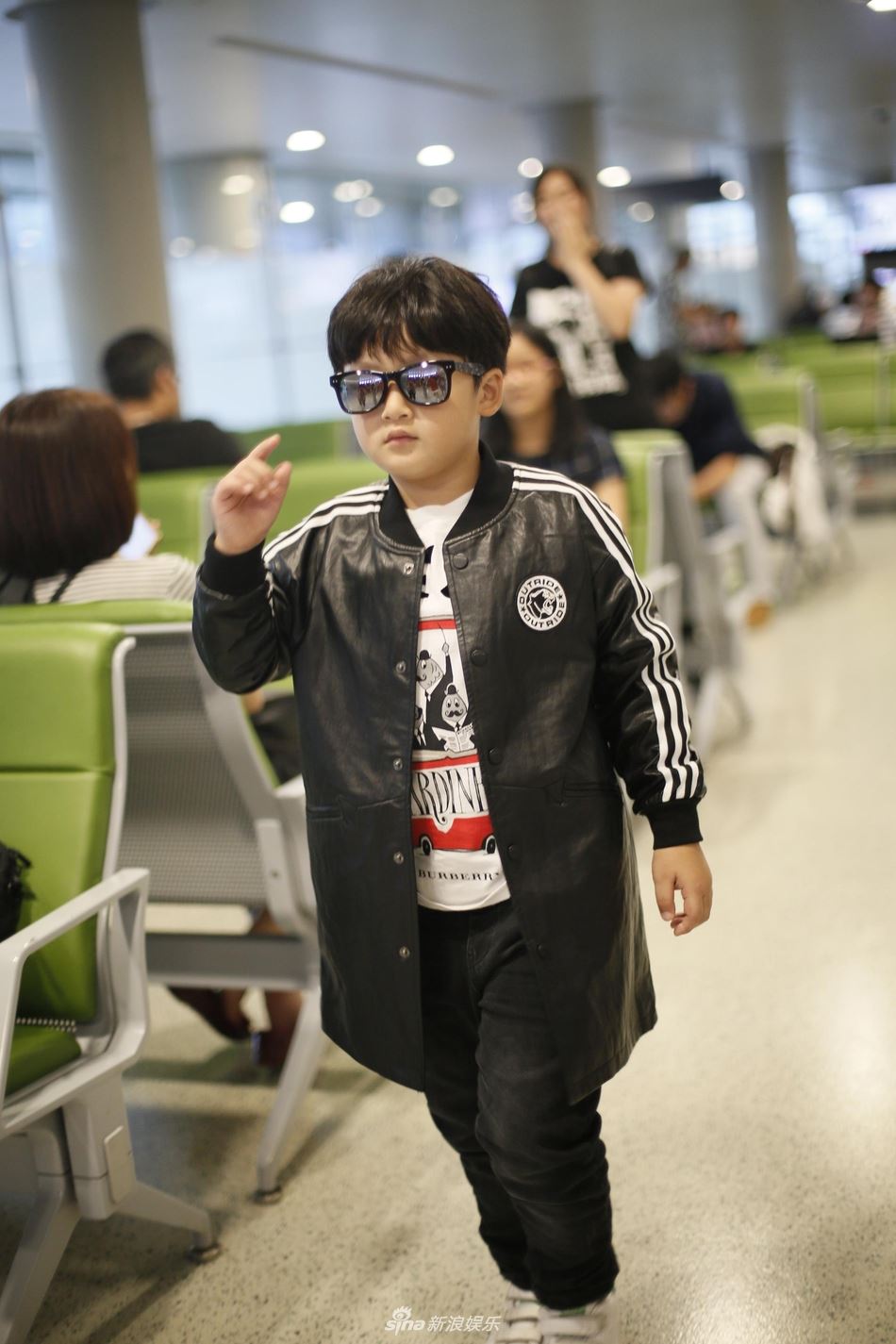 胖轩不再胖？邹明轩录完《爸爸5》瘦了变身潮男