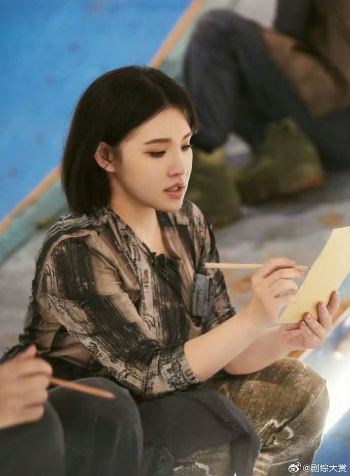 谢依霖晒自拍回应瘦了❗幽默回复防止网友身材焦虑🔥