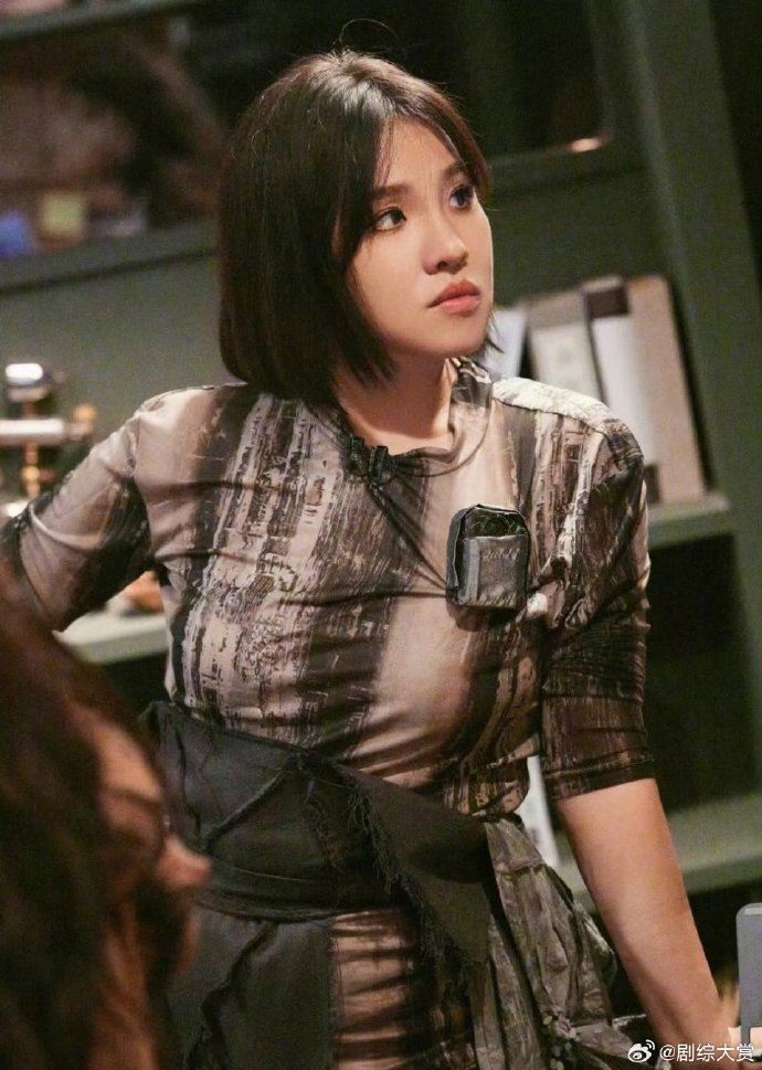 谢依霖晒自拍回应瘦了❗幽默回复防止网友身材焦虑🔥