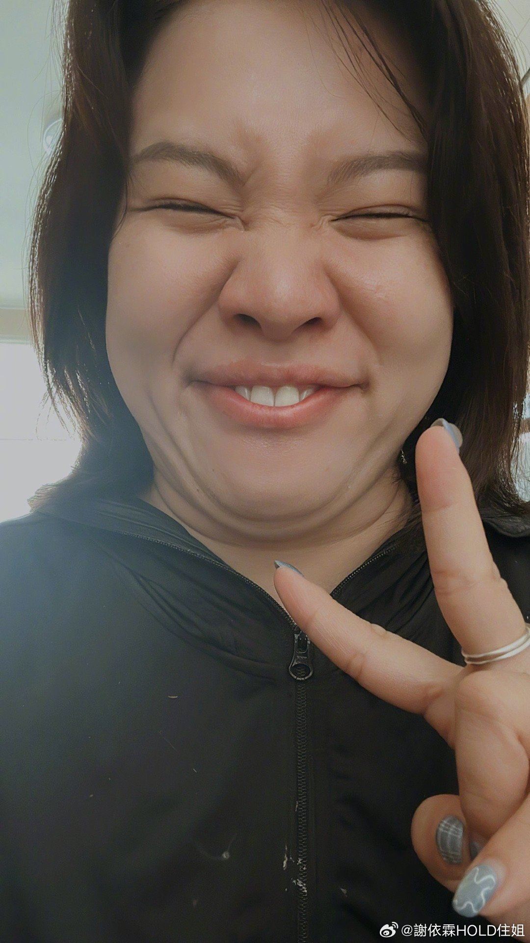 谢依霖晒自拍回应瘦了❗幽默回复防止网友身材焦虑🔥