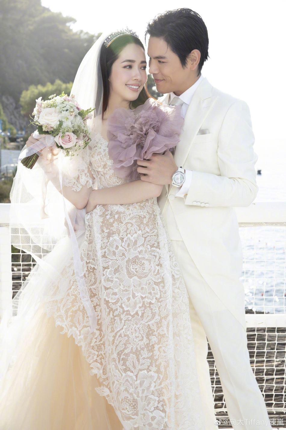 【多图】向佐、郭碧婷婚礼现场照曝光！一对新人甜笑幸福满满