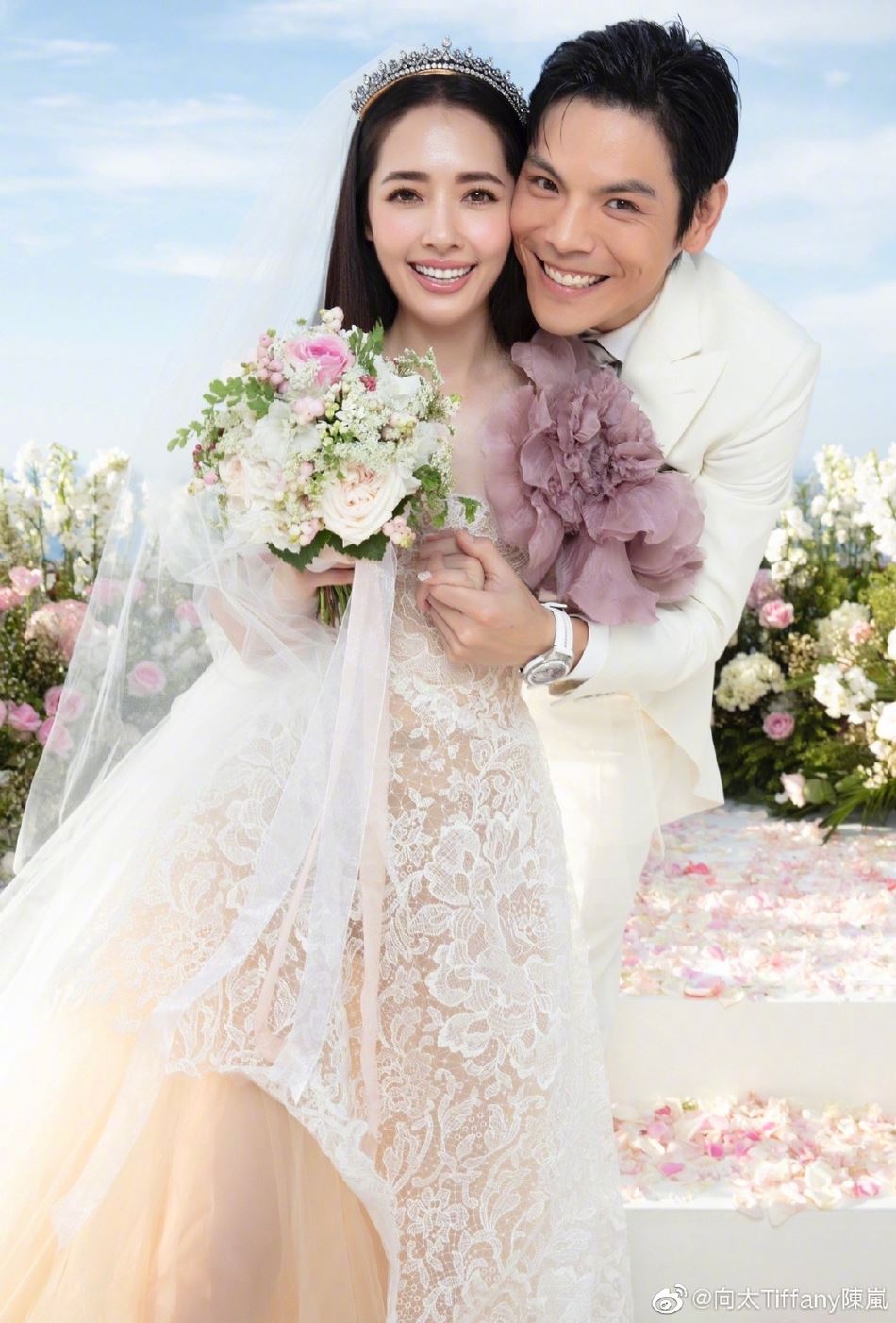 【多图】向佐、郭碧婷婚礼现场照曝光！一对新人甜笑幸福满满