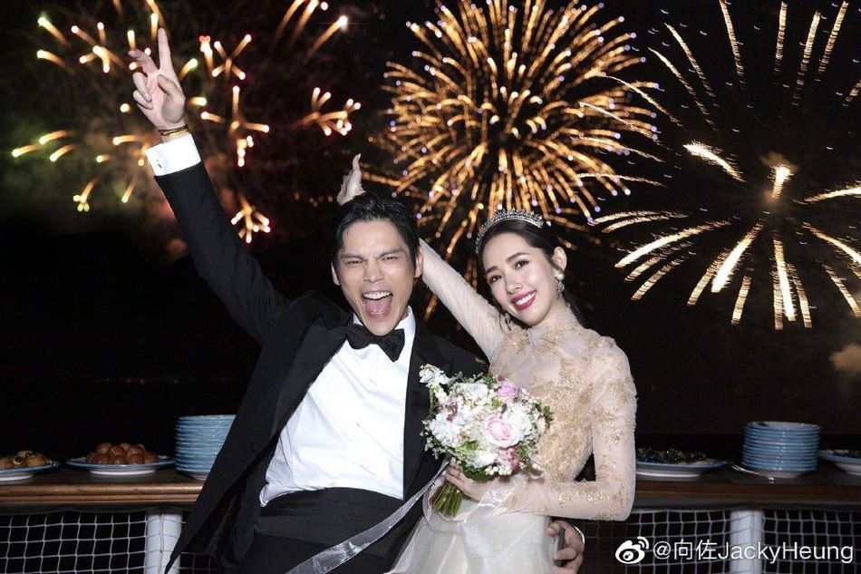 【多图】向佐、郭碧婷婚礼现场照曝光！一对新人甜笑幸福满满