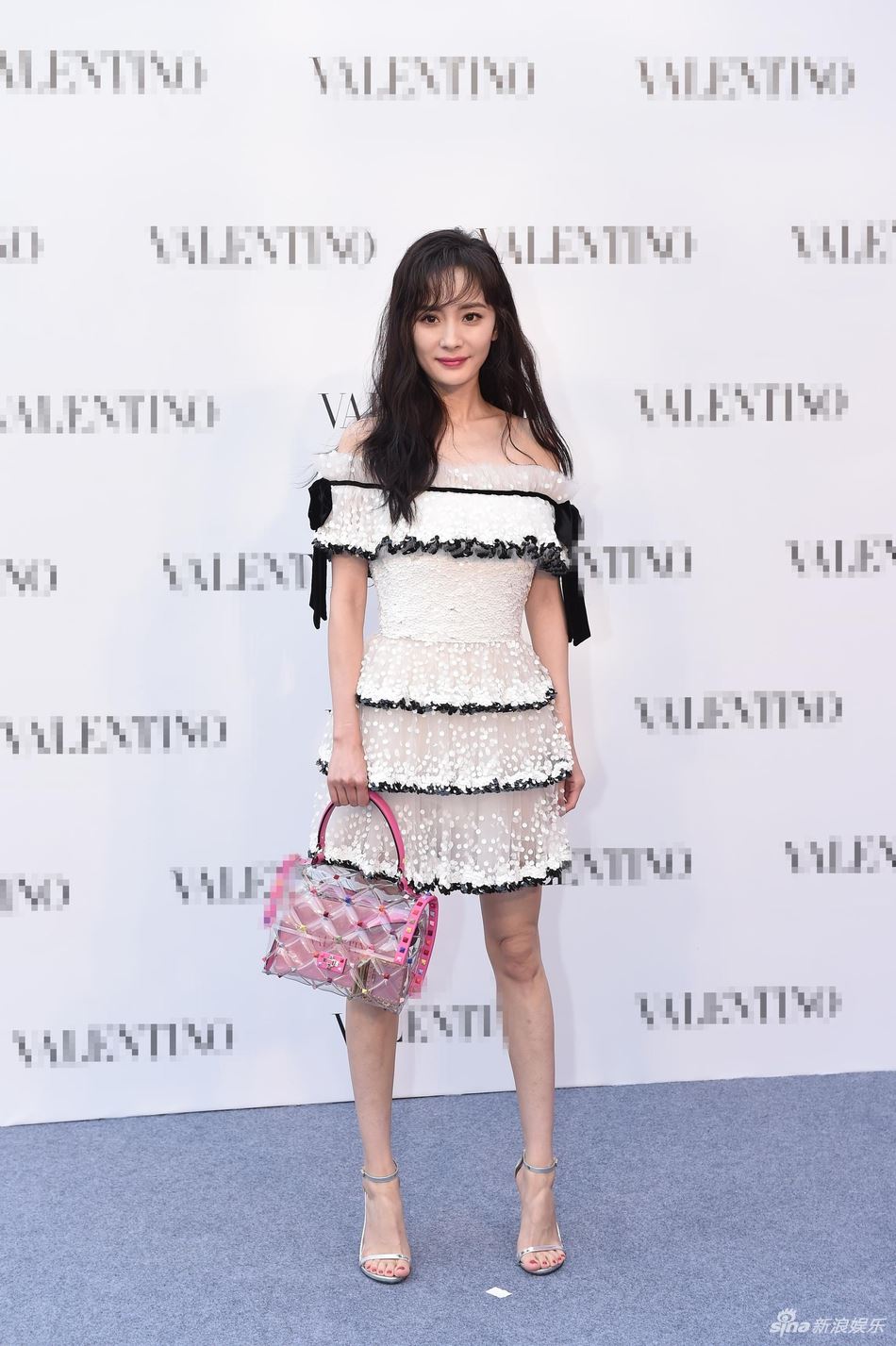 杨幂剪刘海啊！秒减龄宛如少女一样