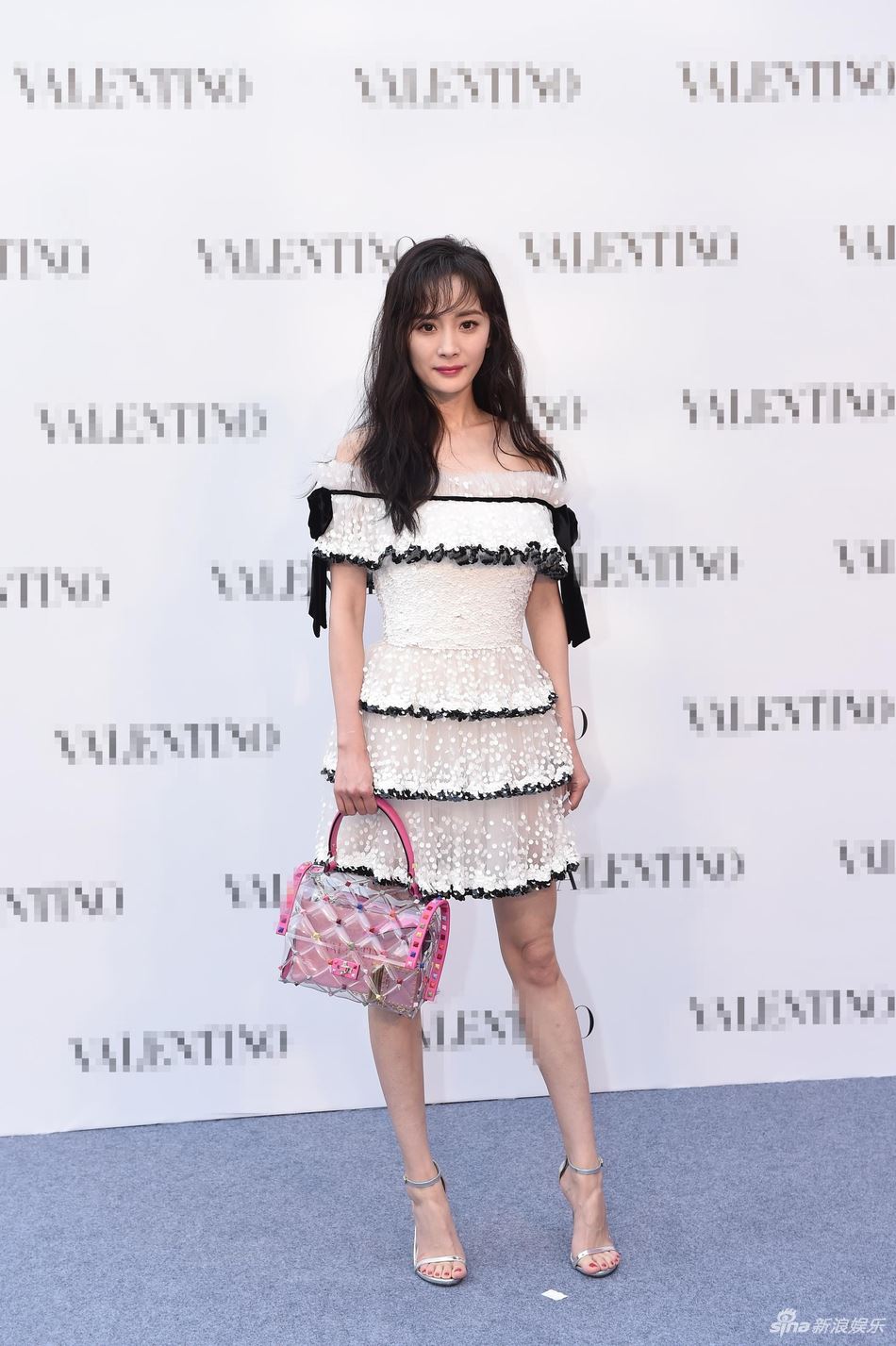 杨幂剪刘海啊！秒减龄宛如少女一样