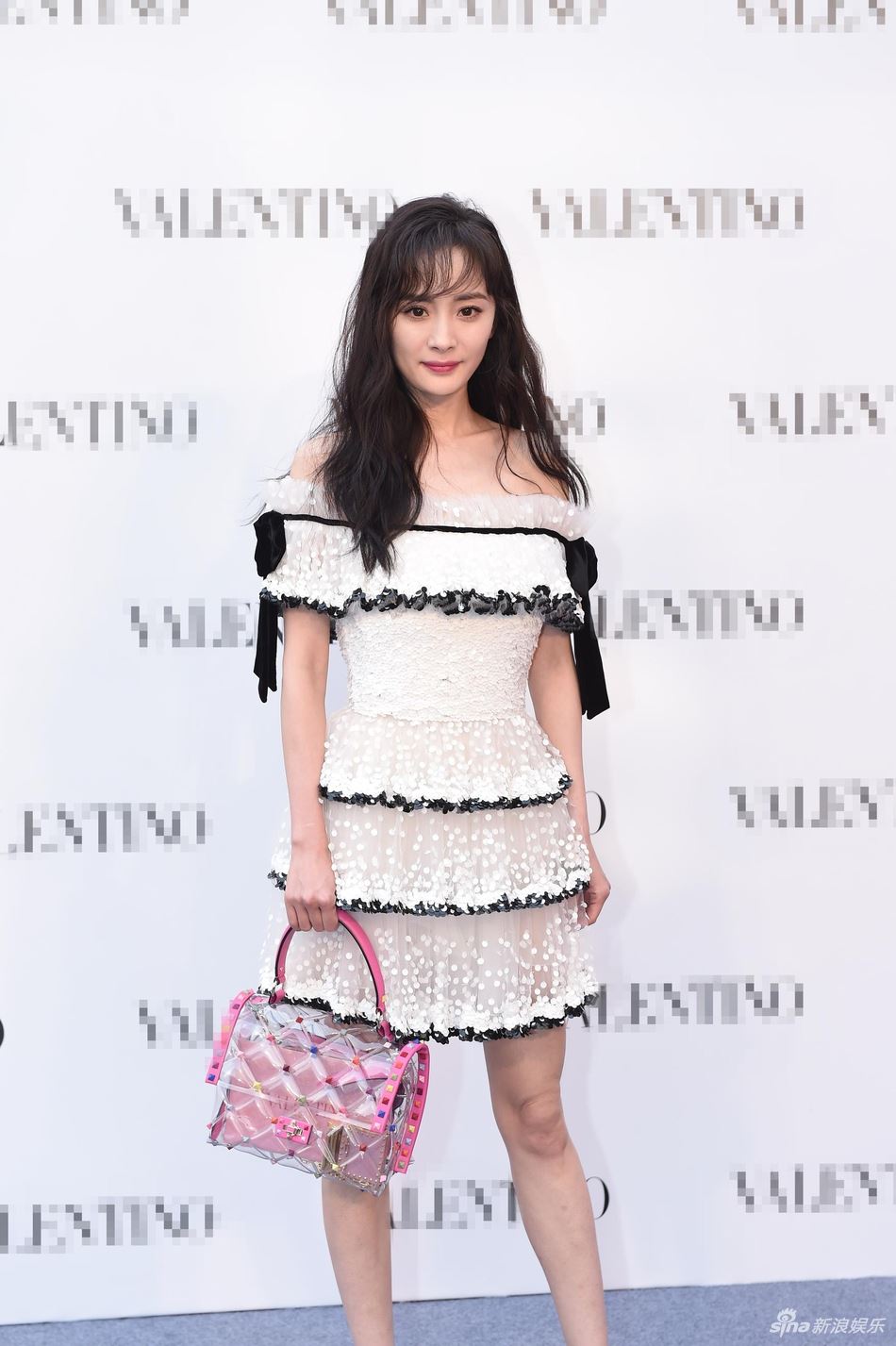 杨幂剪刘海啊！秒减龄宛如少女一样