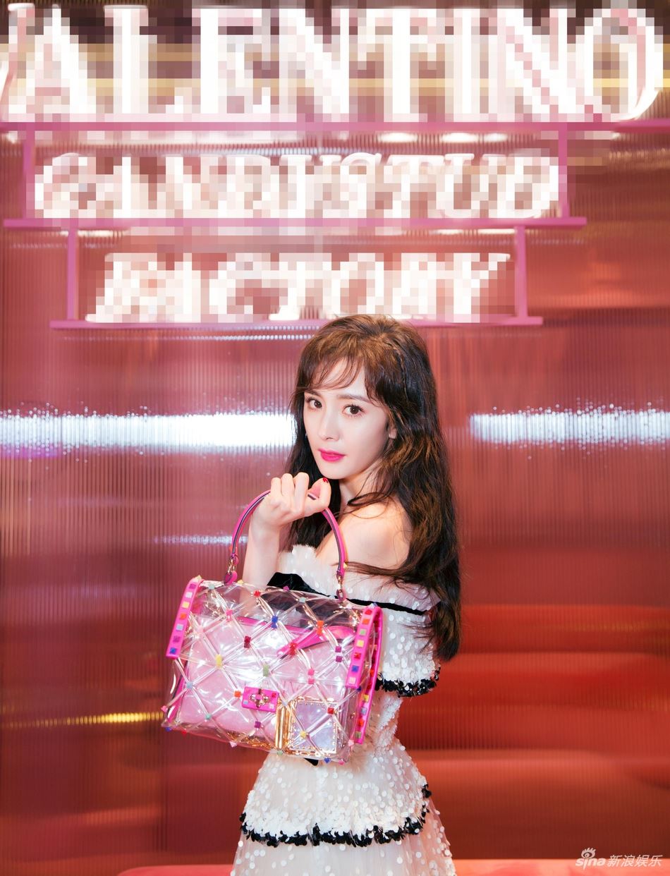 杨幂剪刘海啊！秒减龄宛如少女一样