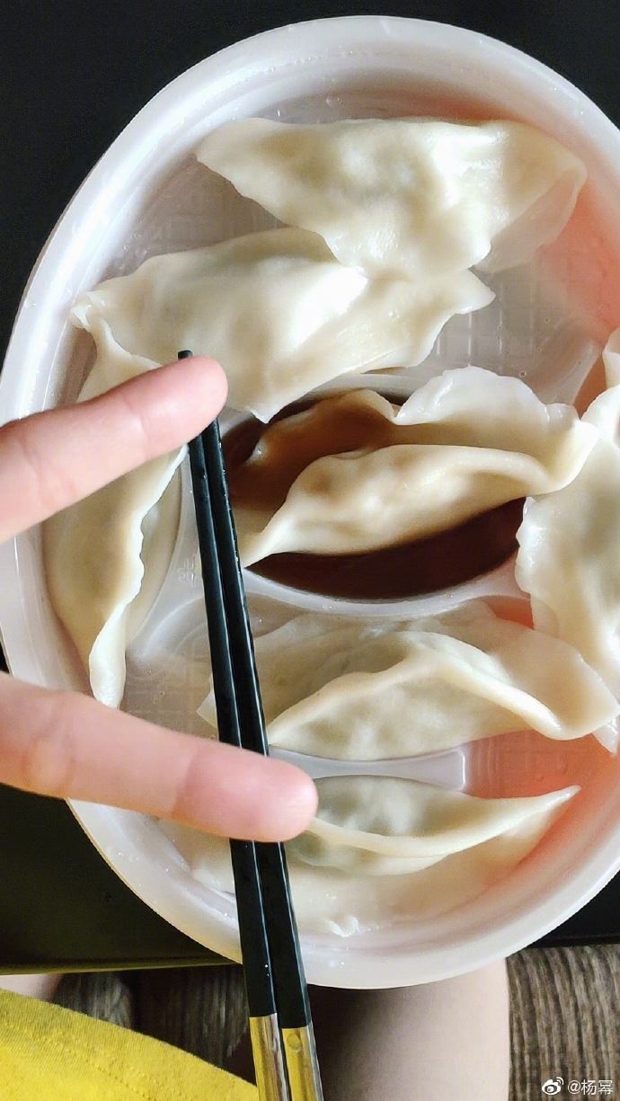 杨幂瘦身午晚餐曝光！4招教你维持少女纤细身材