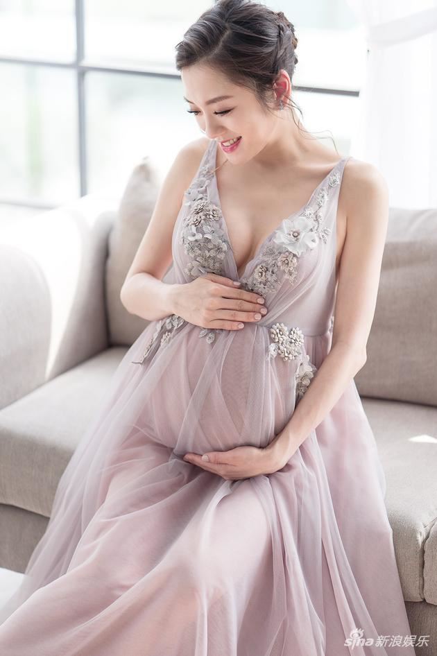 杨千霈孕肚照曝光!怀孕了四肢仍纤细惹人羡慕呀