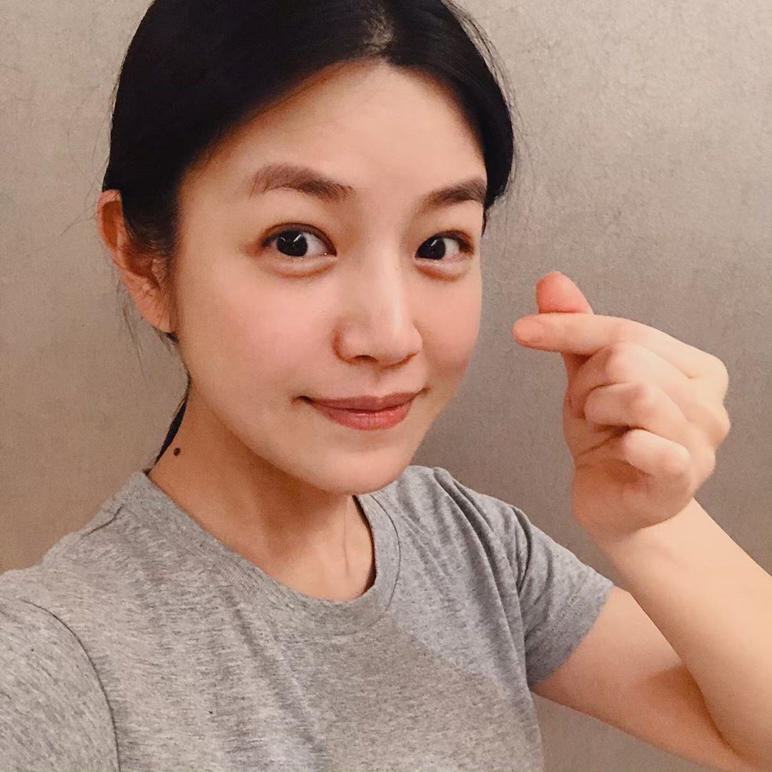 早上起床脸浮肿？快学6位女星这样摆脱水肿困扰