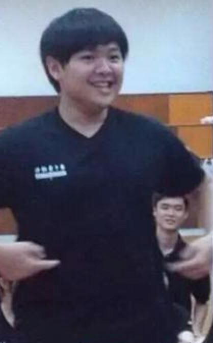 尤长靖童年照曝光!小时候竟然是个90kg的胖儿