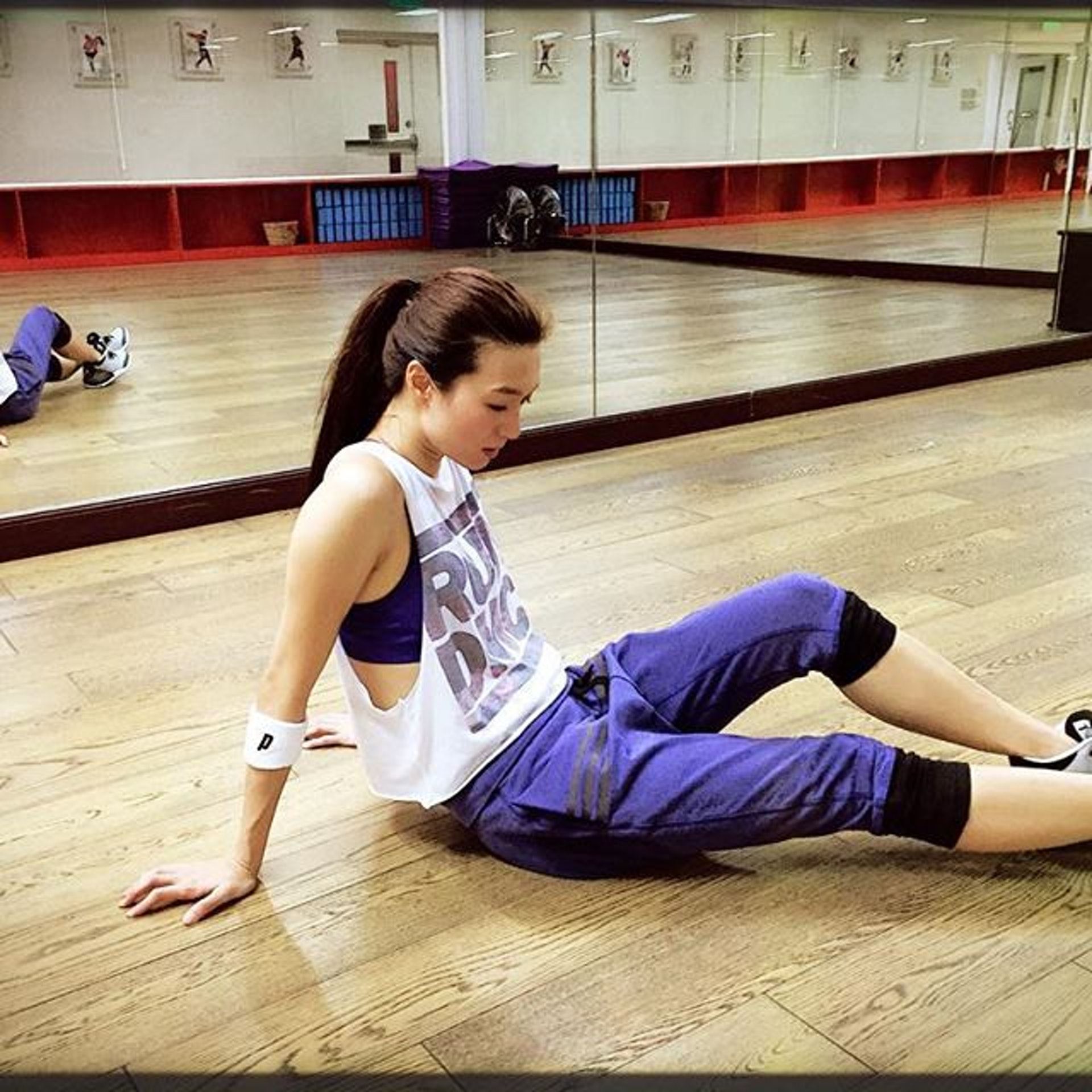 《bb来了》朗朗身材好鬼索！姚嘉妮教你3运动keep住手脚纤幼