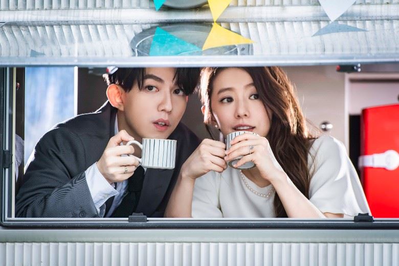 【多图】首次夫妻档代言！林宥嘉、丁文琪宣传照像足婚照！恩爱爆
