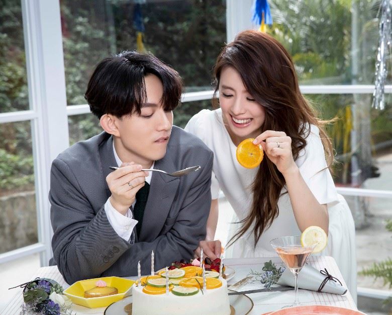 【多图】首次夫妻档代言！林宥嘉、丁文琪宣传照像足婚照！恩爱爆