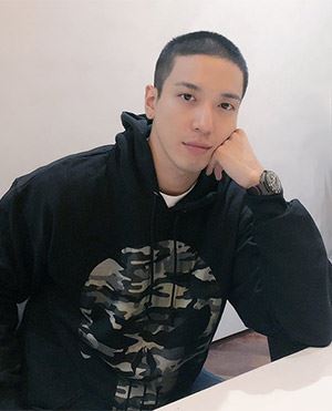郑容和军营照曝光！爆瘦脸颊超凹陷 粉丝看了心疼