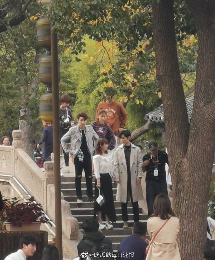 【多图】《余生请多指教》新路透照！杨紫、肖战情侣装逛街超甜蜜