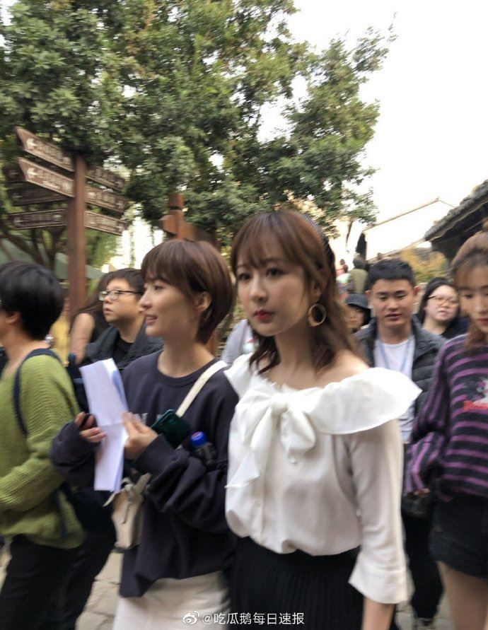 【多图】《余生请多指教》新路透照！杨紫、肖战情侣装逛街超甜蜜