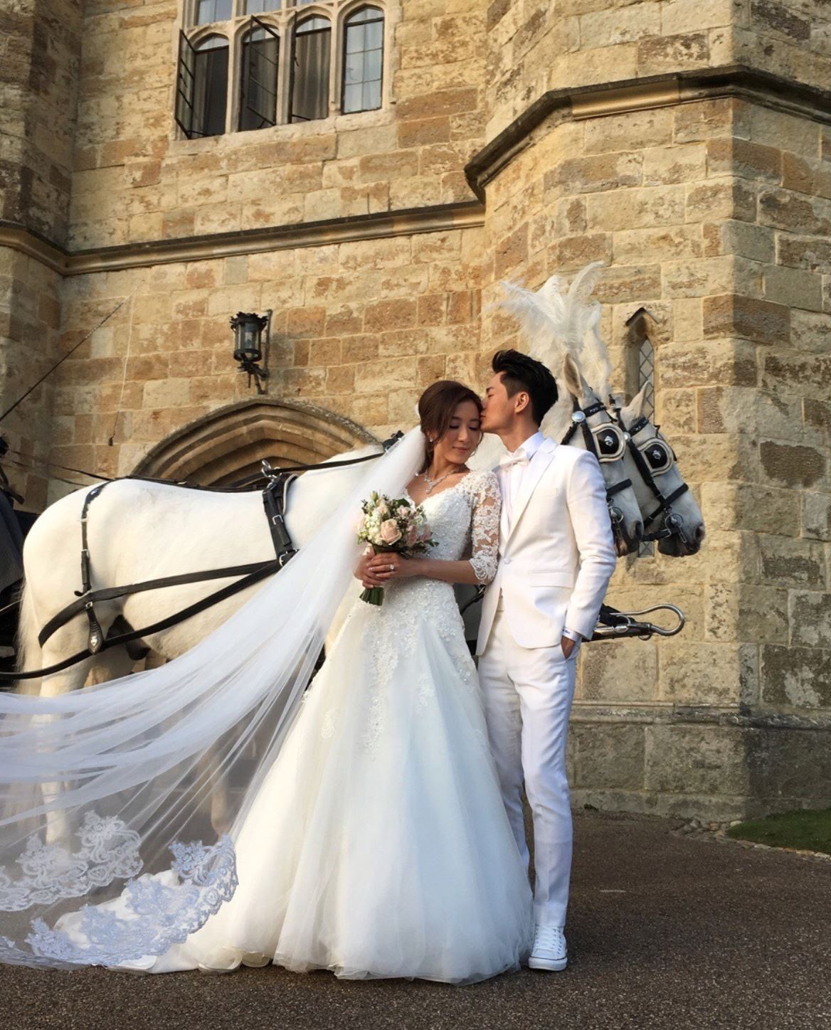 帮姐姐杨卓娜庆生！杨怡被发现「肚凸凸」疑似怀孕