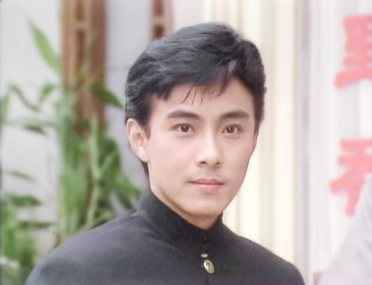 网友:花美男!张卫健年轻照大公开!不输韩星!
