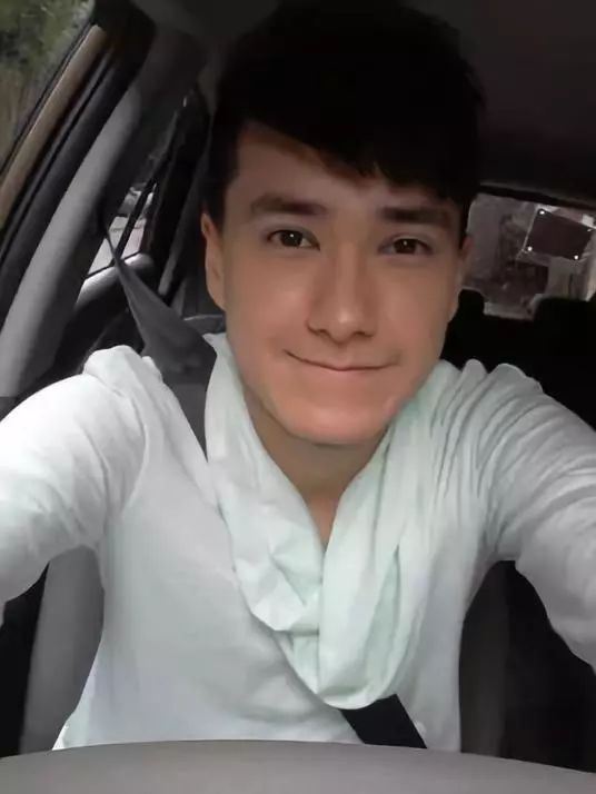 不再演弟弟！27岁tvb白脸小生为新剧操肌晒黑变肌肉男