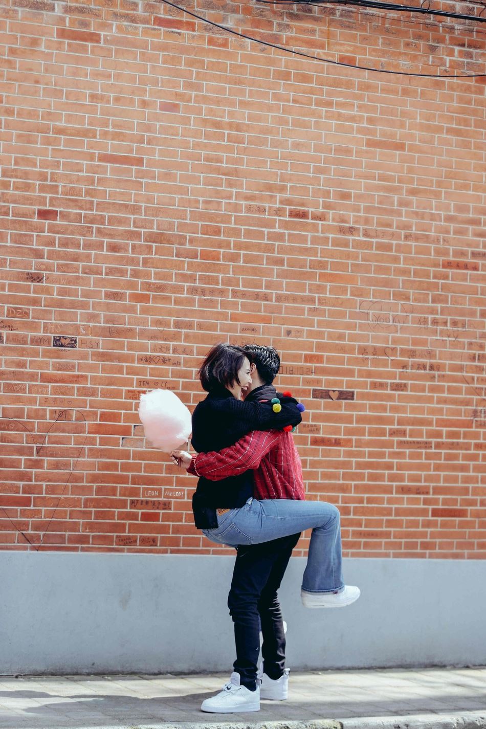 【多图】《我最爱的女人们》张晋、蔡少芬上海街头晒恩爱