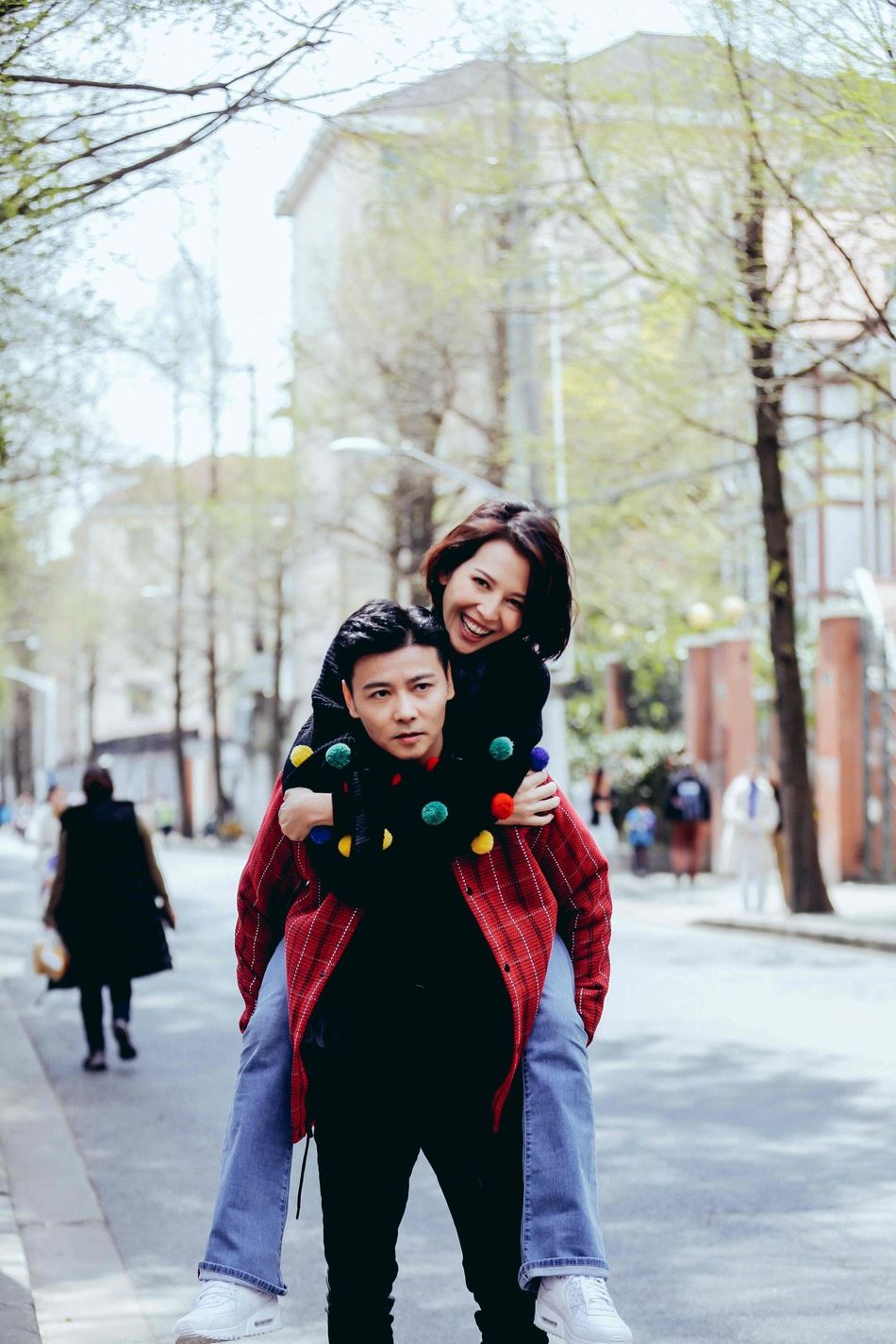 【多图】《我最爱的女人们》张晋、蔡少芬上海街头晒恩爱