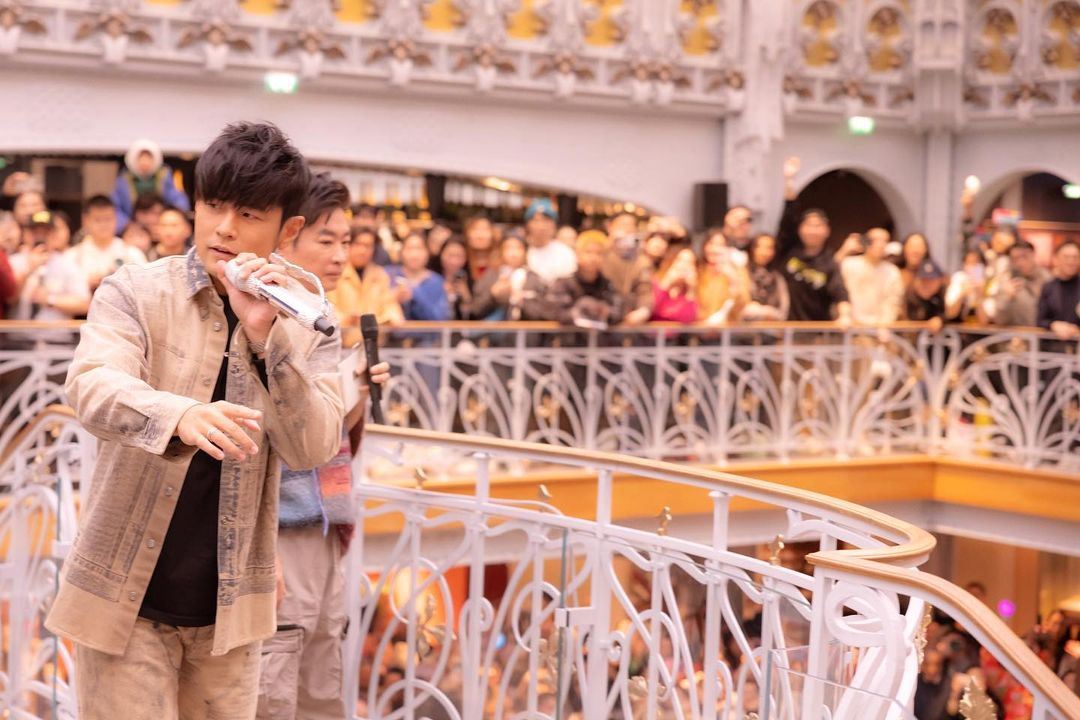 周杰伦巴黎办见面会❗重返《最伟大的作品》mv拍摄地点🔥