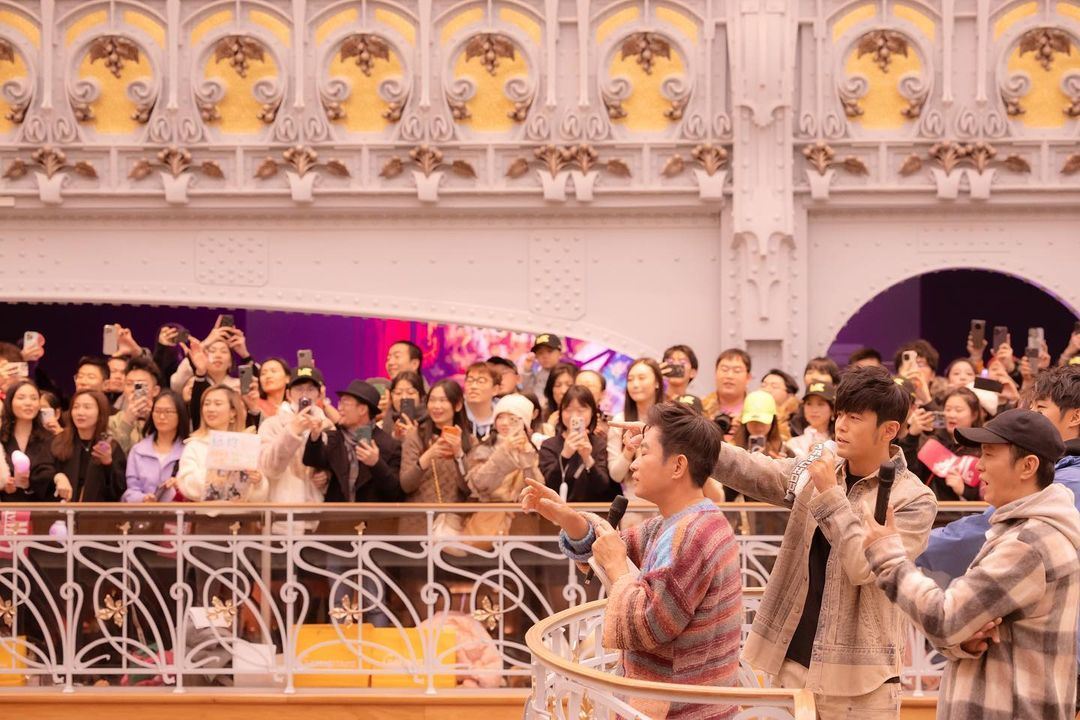 周杰伦巴黎办见面会❗重返《最伟大的作品》mv拍摄地点🔥