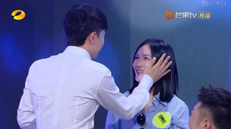 产后回归《快乐》!张杰节目表白惹哭谢娜:很幸福