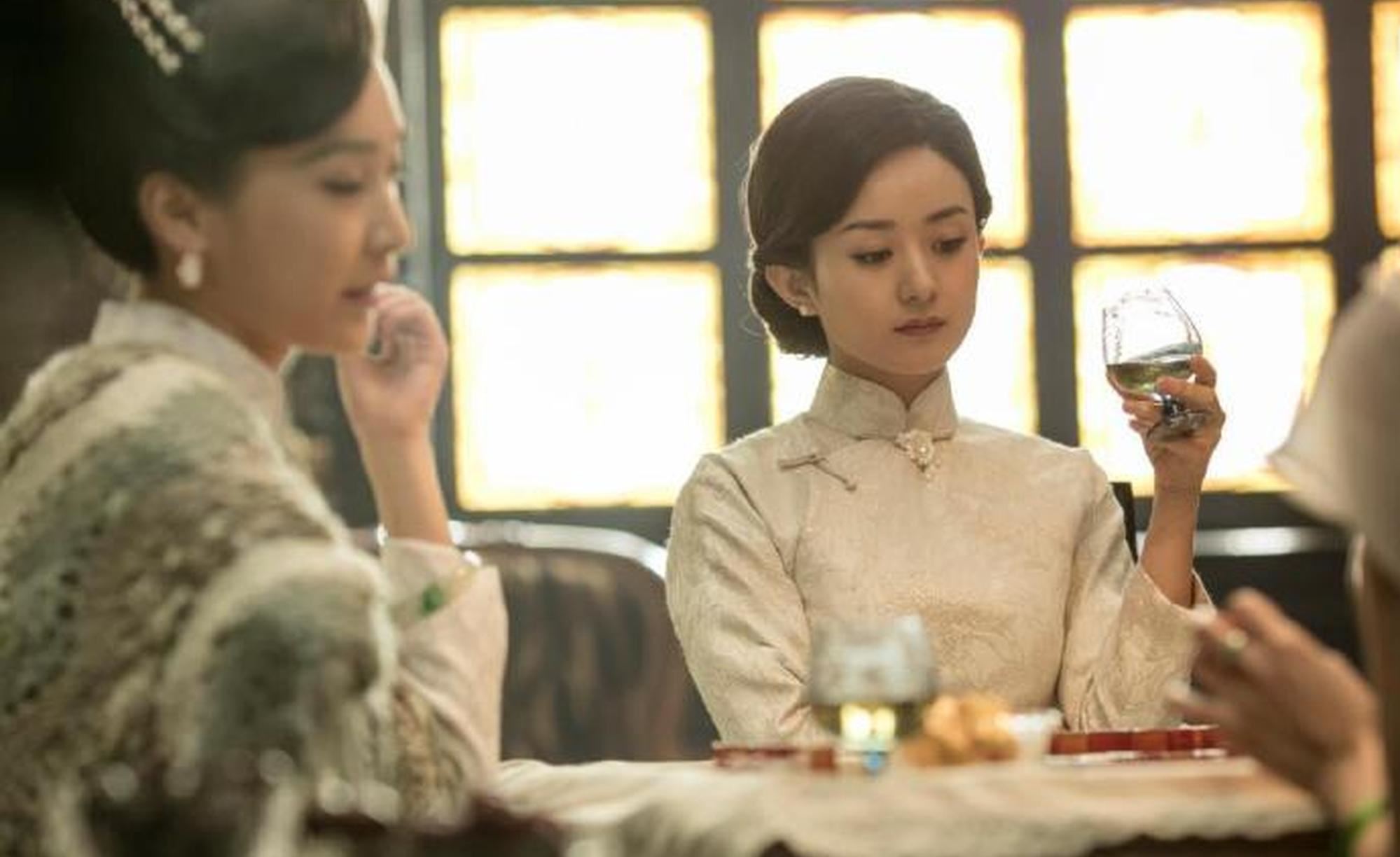 和郭富城合作新电影 《密战》！赵丽颖旗袍民国造型曝光 朴素却超美