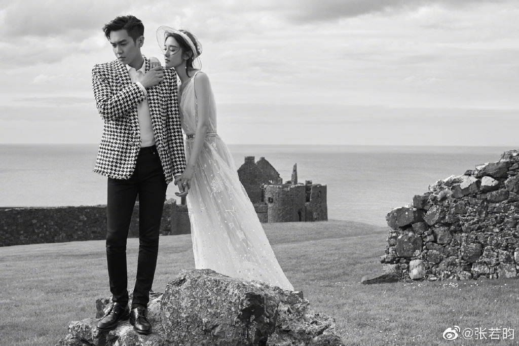 【多图】甜晒婚照！张若昀告白唐艺昕：就这样笑一辈子吧