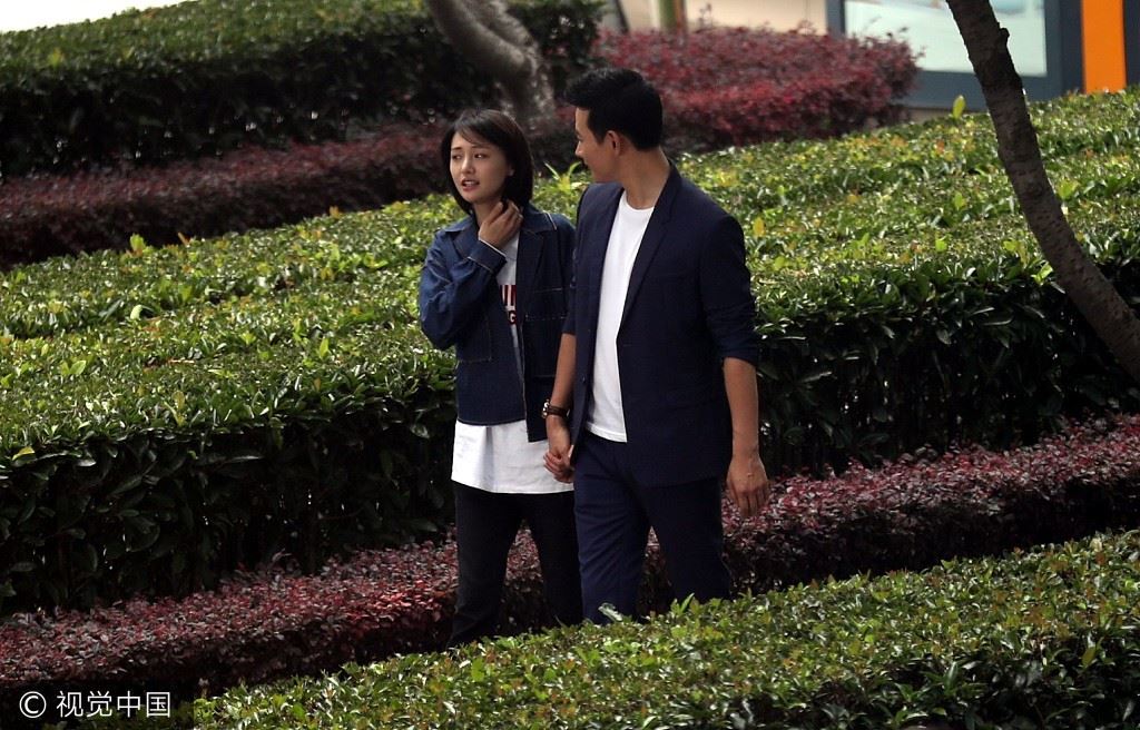 新戏《为了你》杀青咯！与罗晋甜蜜牵手 郑爽消瘦脚腕更抢镜&nbsp;