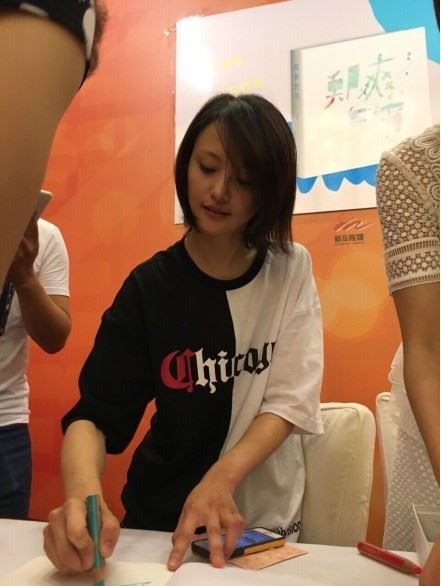 史上第一位素颜办签书会！郑爽说出真正原因被粉丝推爆