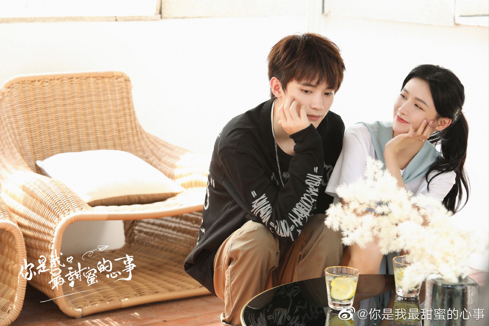 【多图】《你是我最甜蜜的心事》剧照曝光！蔡卓宜与00后鲜肉泳池对望好有爱