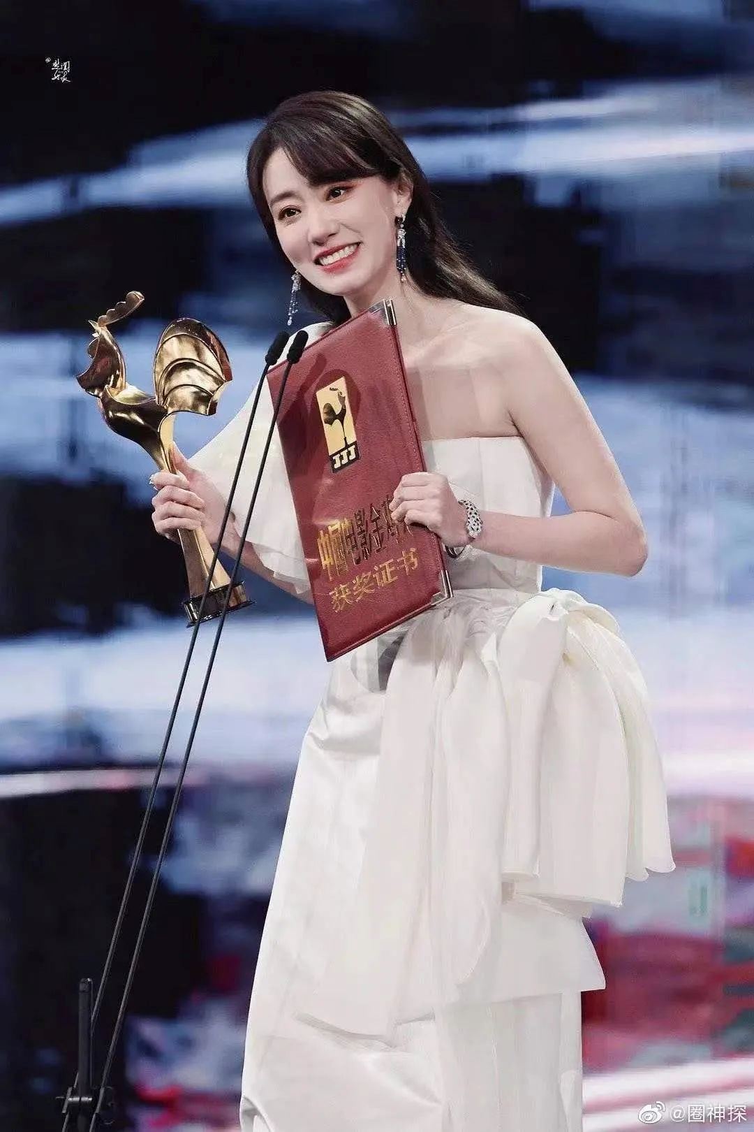 张小斐成首位85后票房破百亿女演员❗主演的《你好李焕英》超催泪😭