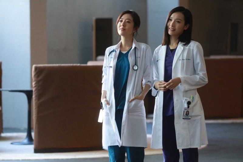 《白色强人》只有张曦雯穿短裙晒美腿!背后原因让人超羡慕呀