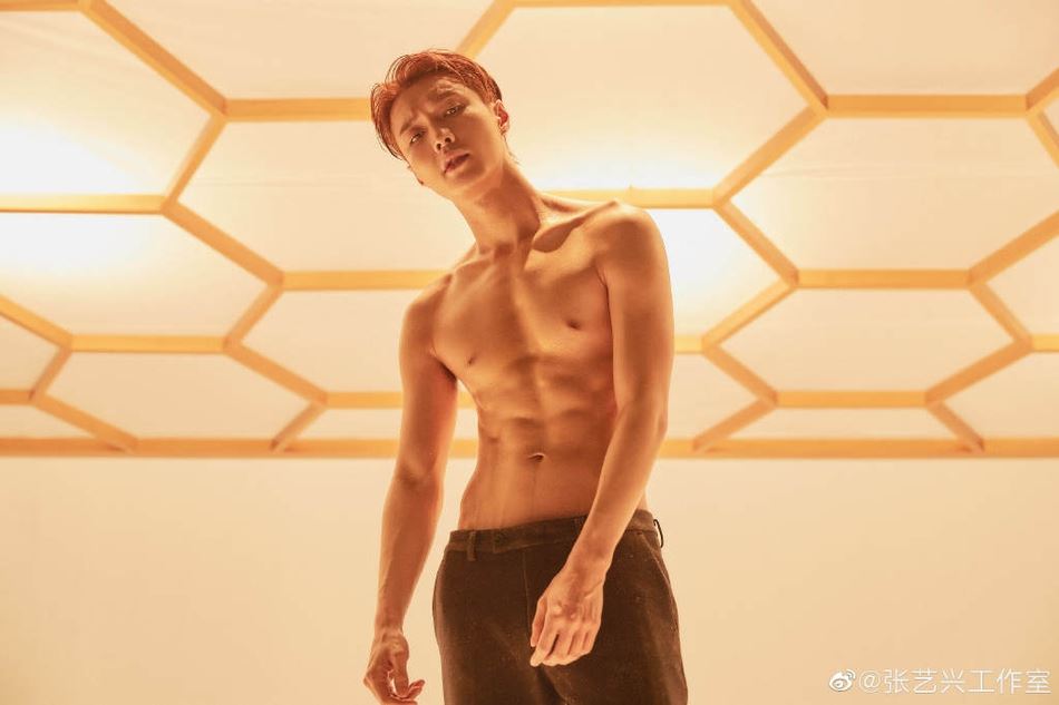 【多图】喷鼻血啦！为mv健身！张艺兴半裸晒好身材啊