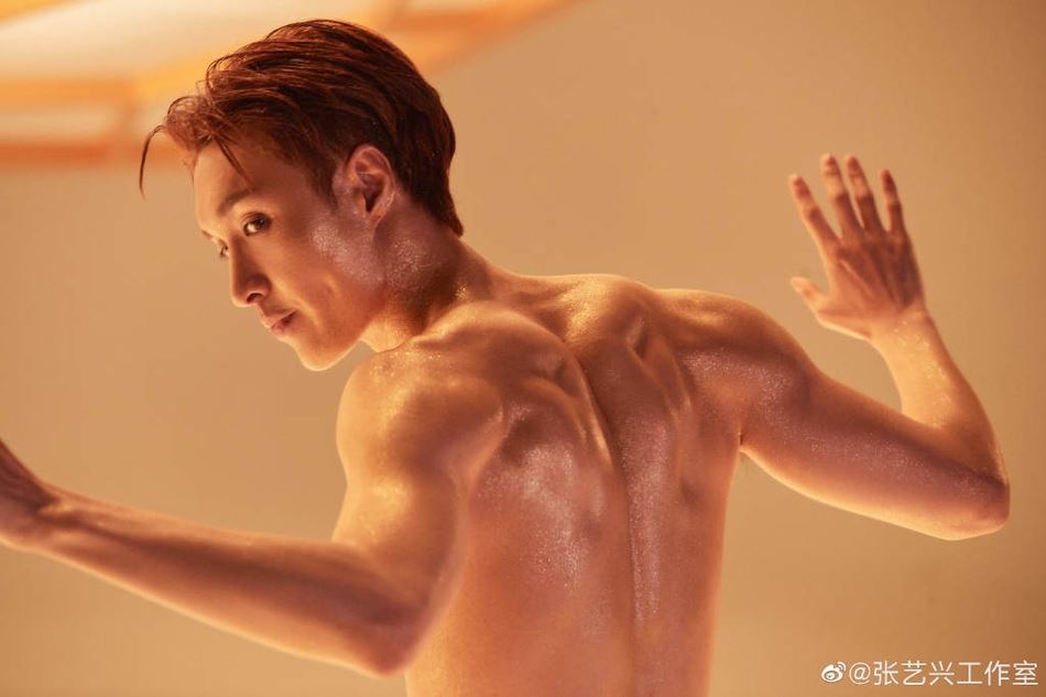 【多图】喷鼻血啦！为mv健身！张艺兴半裸晒好身材啊