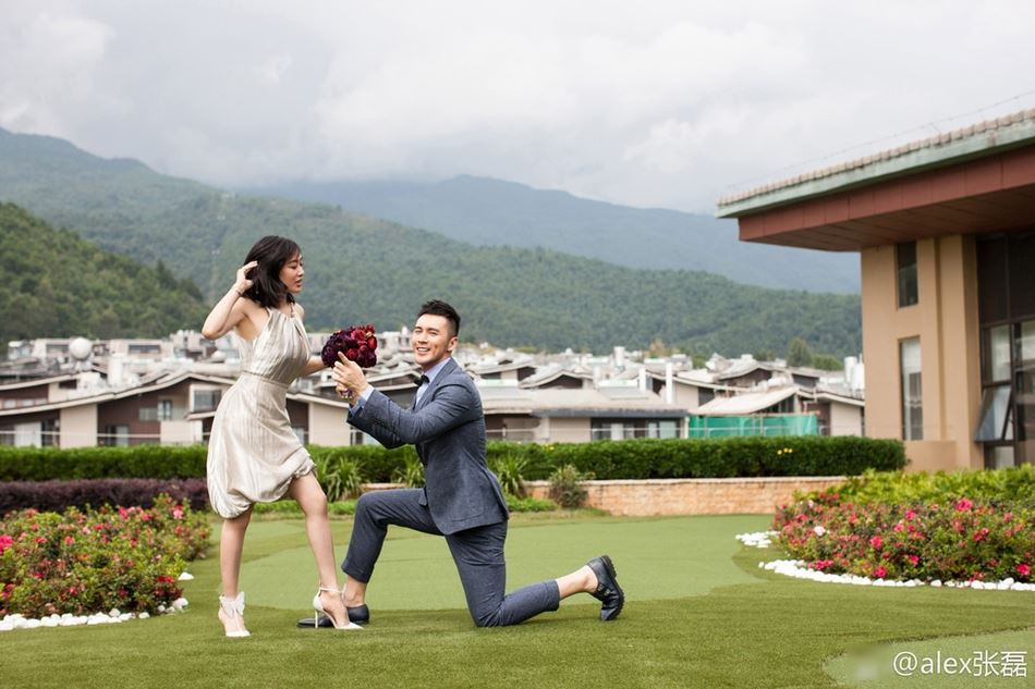 人鱼夫妇狗粮撒不停！钟丽缇张伦硕亲密写真曝光