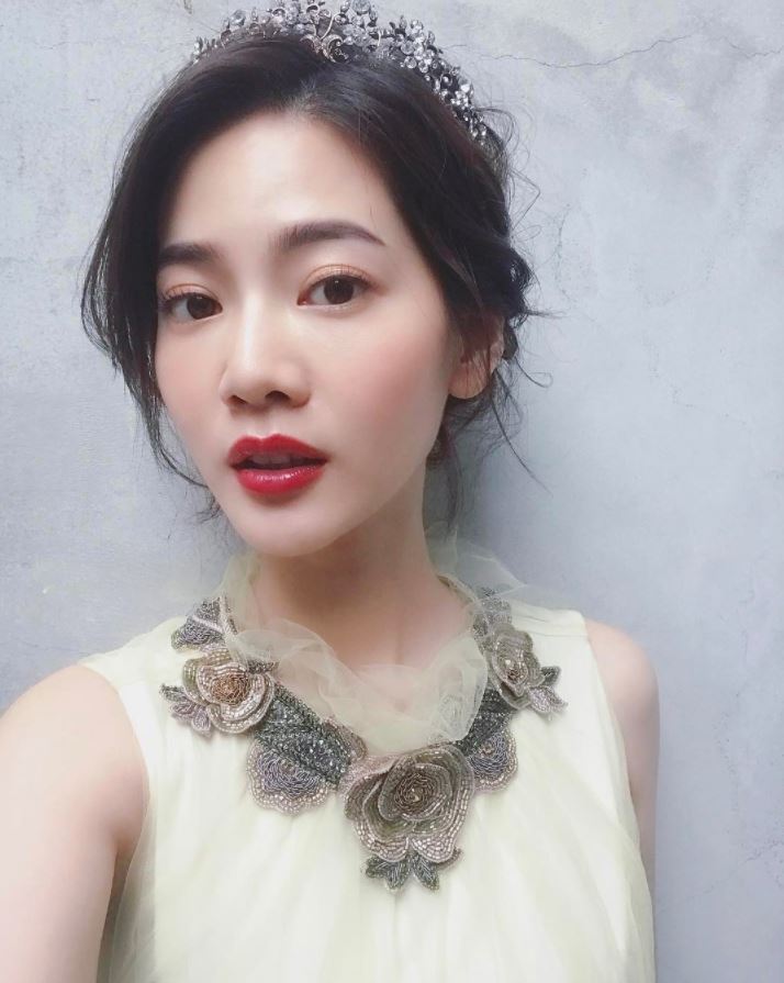 曾之乔晒美照秀傲人上围+蚂蚁腰！网友爱爆：真人版娜美