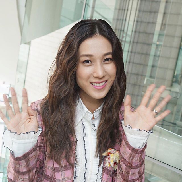 钟嘉欣恢复自由身后    称自己做经纪人：可以处理到！