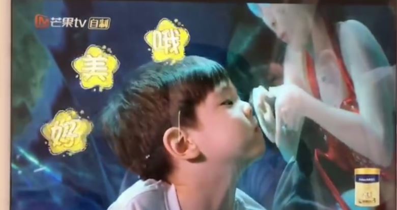 霍思燕化身成美人鱼 发文致即将度过六一儿童节的嗯哼