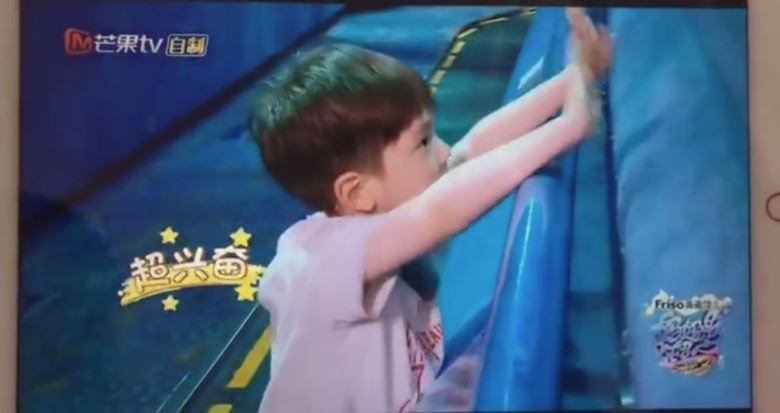 霍思燕化身成美人鱼 发文致即将度过六一儿童节的嗯哼